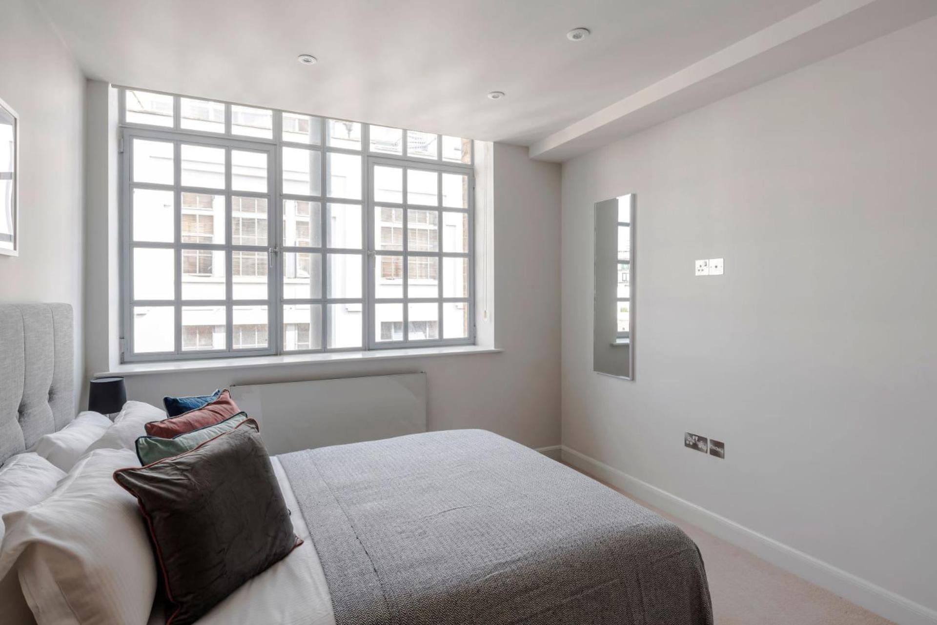 London's Calling - Farringdon - By Frankie Says * Londen